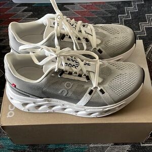 On Running- Women’s Cloudeclipse- Alloy/White- size 8.5